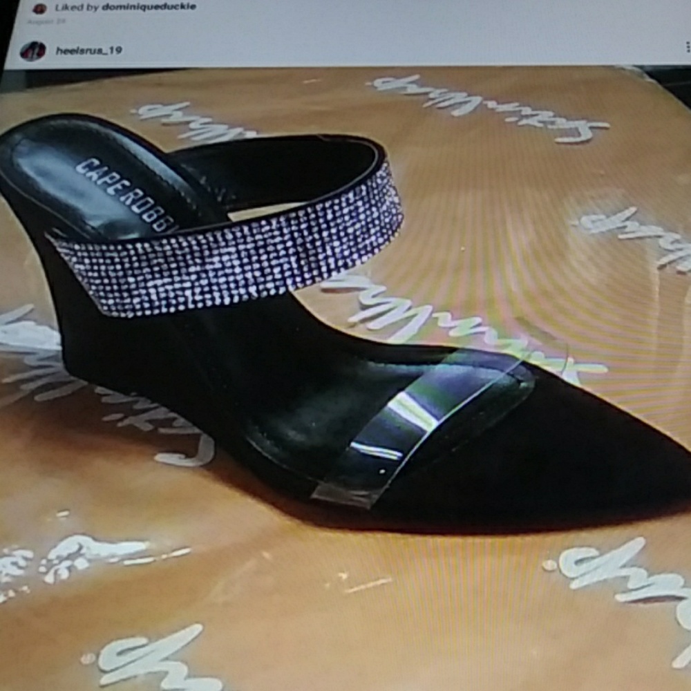 Heels - Picture 3 of 3